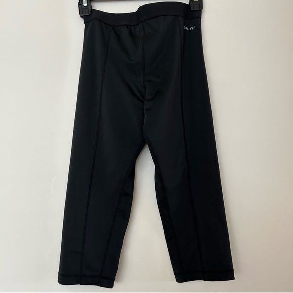 Women’s Nike Pro Capri Leggings - Picture 2 of 12